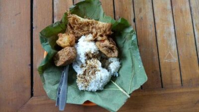 Nasi Jamblang Bungkus Daun Jati
