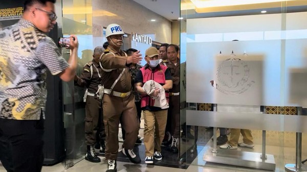 Ujang Iskandar Tersangka Korupsi