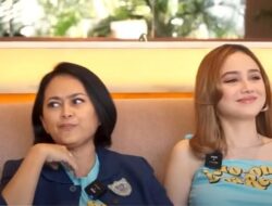 Bau Badan Syifa Hadju Dikomentari Sarah Sechan: Kita Kayak Belum Mandi