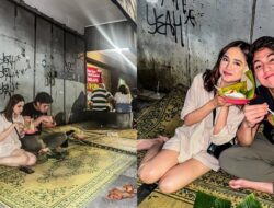 El Rumi dan Syifa Hadju Tampil Sederhana Saat Makan Angkringan di Tengah Ketenaran