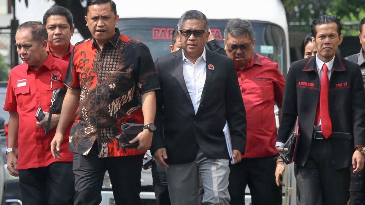 Hasto Kristiyanto dan Kaesang Pangarep