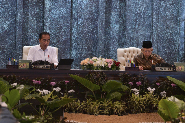 Jokowi Soroti Penurunan PMI Manufaktur