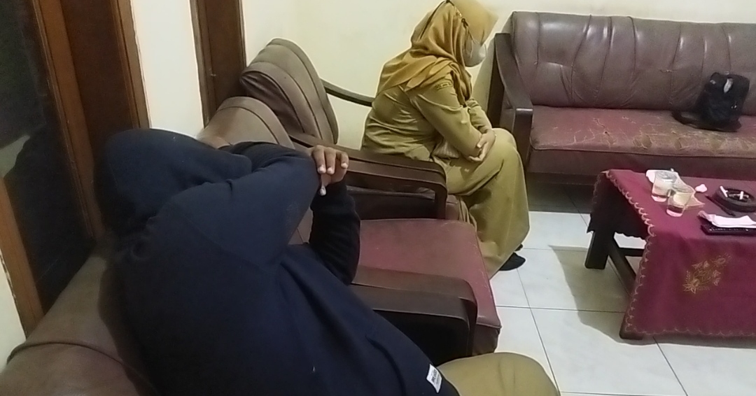 PNS Mojokerto Digerebek Suami