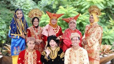Pakaian Adat di Indonesia