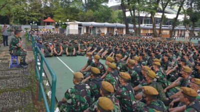 Personel Kodam Jaya Amankan Demo di Gedung DPR
