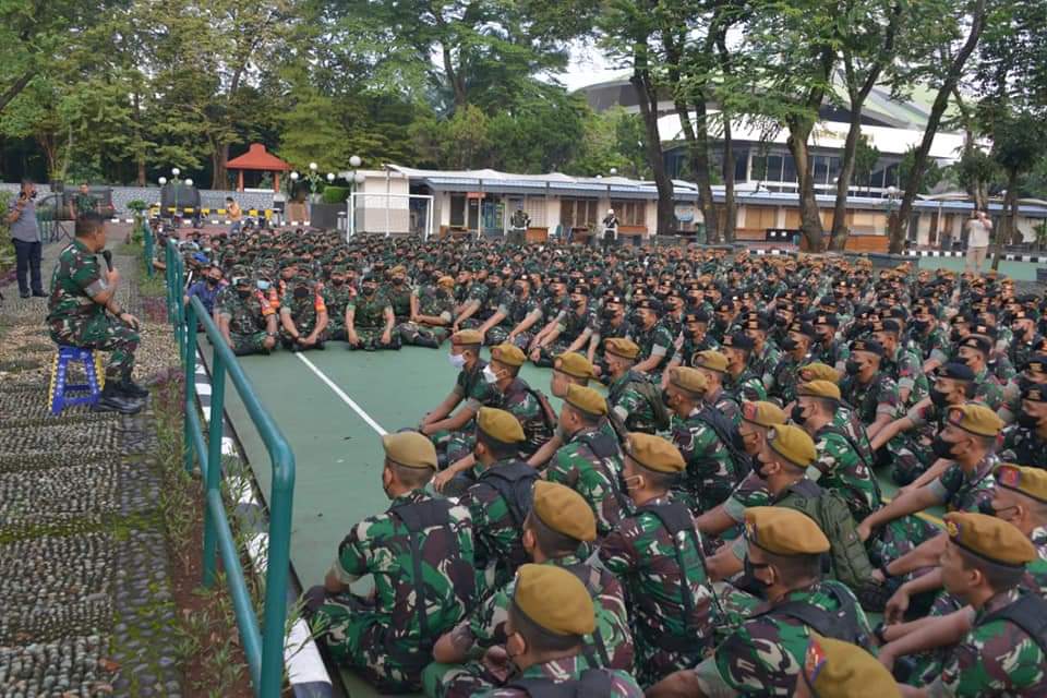 Personel Kodam Jaya Amankan Demo di Gedung DPR