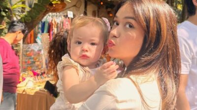 Rebbeca Klopper Gendong Kamari Sky Wassink