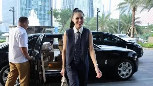 Sandra Dewi Rayakan Ulang Tahun ke-41