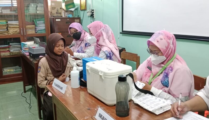 Siswi MIN 1 Kulon Progo Semangat Ikuti Vaksinasi HPV