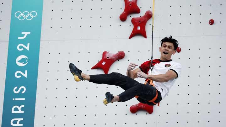 Veddriq Leonardo Raih Emas di Speed Panjat Tebing