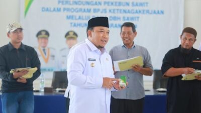 488 Pekerja Kebun Sawit di Siak Terima Kartu BPJS Ketenagakerjaan