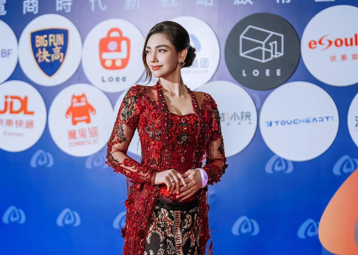 Celine Evangelista Ibu Tunggal
