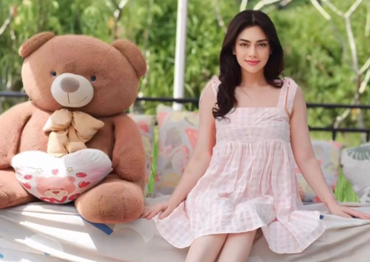Celine Evangelista Tampil Cantik
