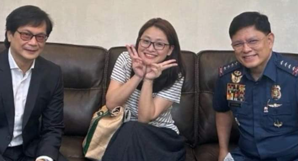 Foto Kepala Kepolisian Nasional Filipina Rommel dengan Alice Guo