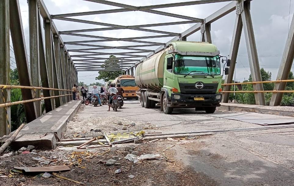 Kondisi Jembatan Sungai Mesjid di Dumai Memprihatinkan