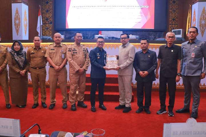 Pj Walikota Pekanbaru Sampaikan Nota Keuangan dan Rancangan APBD ke DPRD