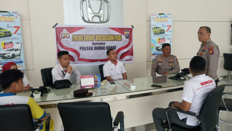 Polsek Dumai Barat Ajak Karyawan Showroom Mobil Honda Ciptakan Pilkada Damai 2024