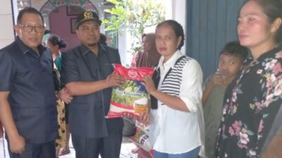 10 Rumah Hangus Terbakar, 2 Anggota DPRD Dumai Langsung Salurkan Bantuan