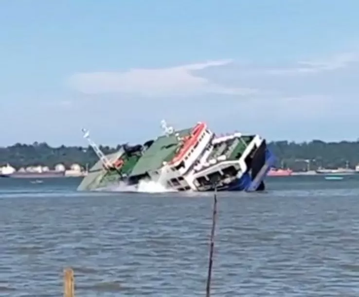 Kapal Feri Tenggelam di Teluk Balikpapan